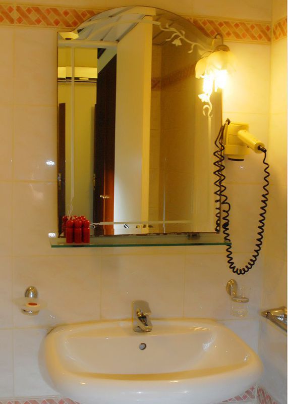 Legend Hotel Beirut Exteriör bild
