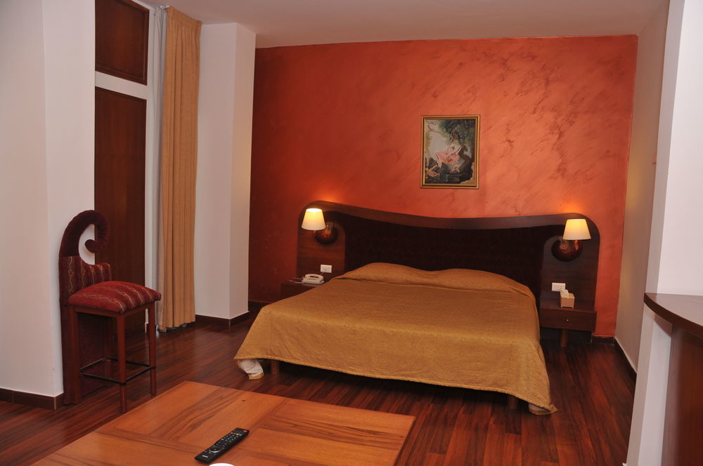 Legend Hotel Beirut Exteriör bild