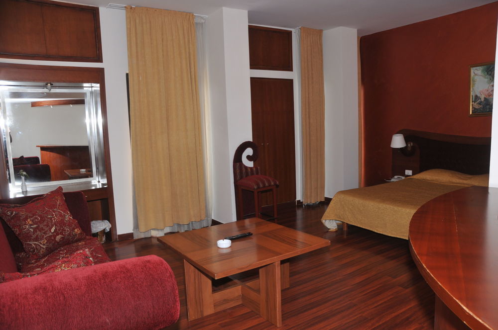 Legend Hotel Beirut Exteriör bild